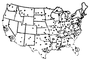 下图是美国本土某种工业生产厂的分布图，读图并结合所学地理原理回答(1)--(3)题。 (1)该工业的布局属于[ ] A、 - 上学吧找答案