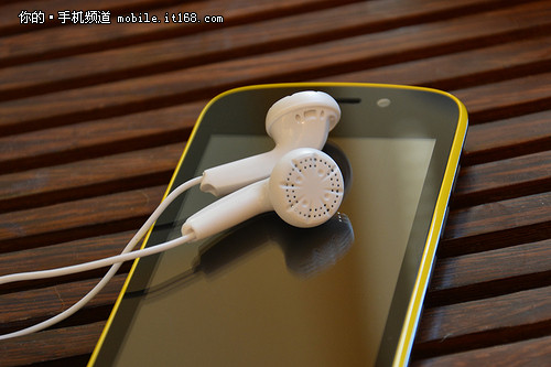 鹅卵石外观大屏智能机 599元乐派G3评测 - 百