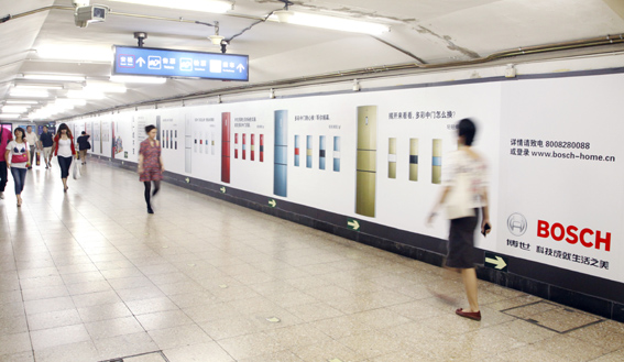 地铁里的互动广告_视觉设计 - 百科教程网_经验