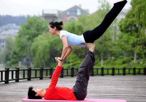 双人普拉提 简单情人瘦腿计 - 百科教程网_经验