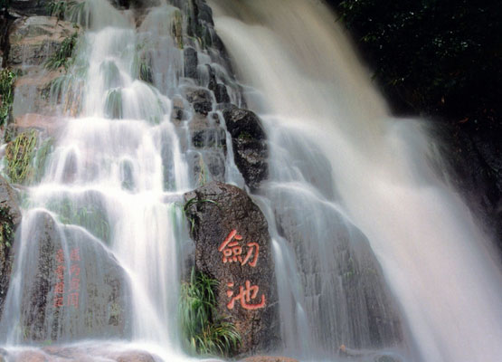 适合八月份旅游地方 热荐十大避暑目的地 找个