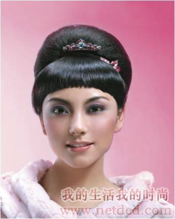 25到<em>35岁</em>的<em>女人</em>适合什么样的发型 <em>什么发型</em>适