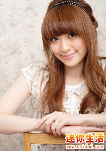 如何做出时尚的带<em>编发</em>的甜美<em>型公主</em>头造型的具