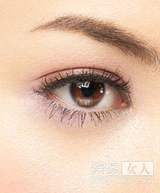 现在最流行的甜美桃花妆的画法 如何化日系的