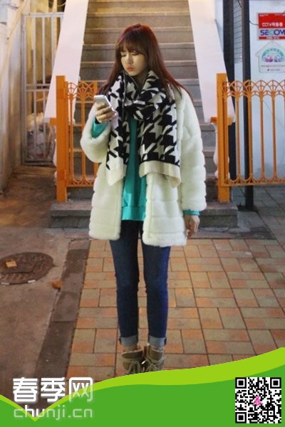 韩国妹子冬天出街皮草外套打扮街拍 - 百科教程