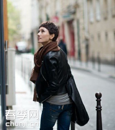 袁泉现身巴黎 清爽可爱妆容 - 百科教程网_经验