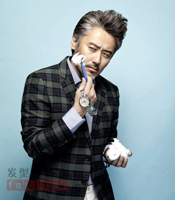 <em>吴秀波</em>化身老顽童 萌酷男士<em>发型</em>演绎大叔魅力