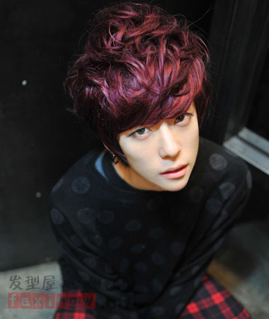 拒绝扁塌<em>发型</em> <em>蓬松</em>纹理烫打造时尚型男 - 百科