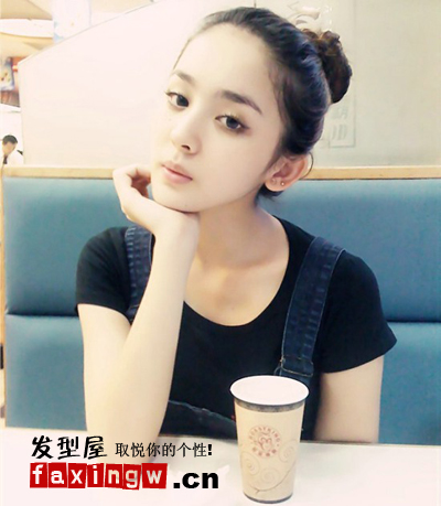 好看<em>丸子头</em>图片 夏季清爽气质<em>美女</em> - 百科教程