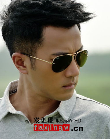 《盛夏晚晴天》<em>刘恺威</em>酷帅<em>飞机头发型</em> 演绎霸