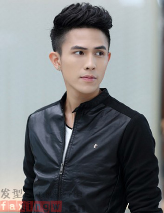 2014最新<em>男生露额头发型</em> 尽显帅酷<em>男人</em>魅力 -