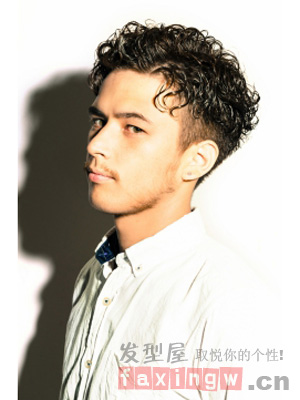 男生卷发发型图片 彰显帅气个性造型 - 百科教