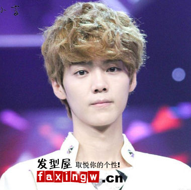 夏日最新清爽男生烫发发型图片 - 百科教程网_