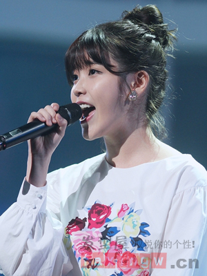 <em>韩国</em>蓬松<em>丸子</em>头扎发<em>图片</em> 简单<em>发型</em>甜美减龄 - 