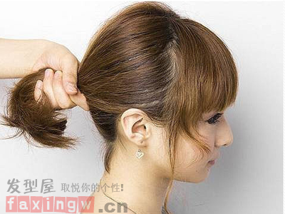 <em>短发怎么</em>扎简单<em>好看</em> 侧边盘发发型图解 - 百科
