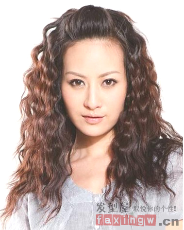 性感<em>小波浪</em>卷发<em>发型</em>+散发成熟女人味