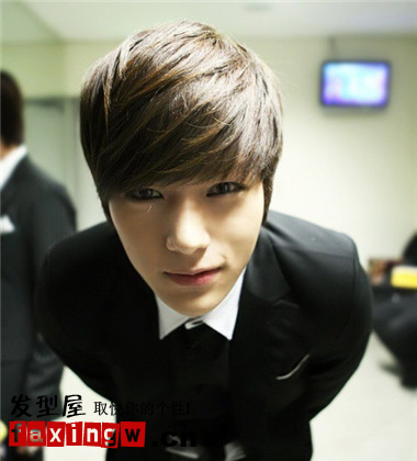 2013初夏男生短烫发发型图片 彰显型男优雅迷