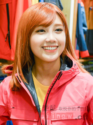 <em>脸小的人</em>适合<em>留什么发型</em> 甜美斜刘海让脸更显