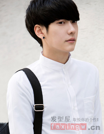 <em>帅气男学生短发发型</em> 青春时尚是王道 - 百科教