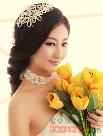 <em>韩式婚纱照</em>新娘<em>发型</em>集 打造最美准新娘 - 百科