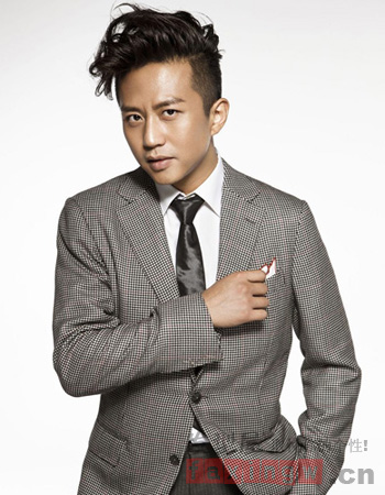 众<em>男星</em>卷发<em>发型</em> 展现男神范儿 - 百科教程网_经