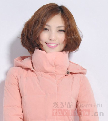 2014彰显女生不好流行短发烫发新年新形象女生留短发发型看图片