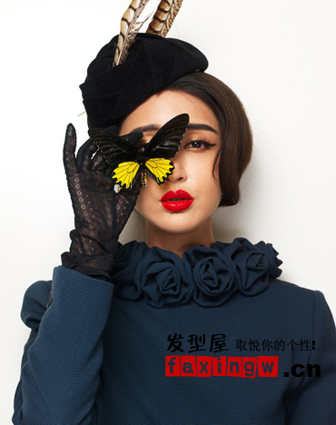 张歆艺巴黎美艳<em>贵妇</em>写真 复古<em>发型</em>演绎典雅范