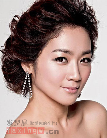 优雅新娘盘发发型图片 迎接十月浪漫结婚季