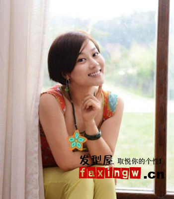 曝<em>高秀敏</em>29岁女儿罕见图片 4款发型演绎幸福女
