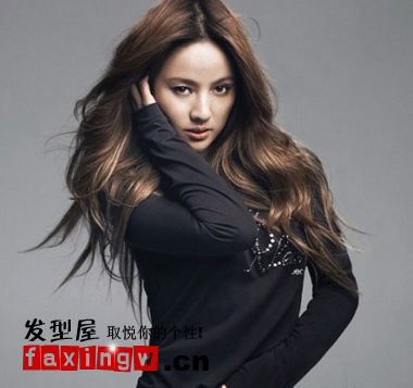 <em>韩国女星</em>李孝利发型示范 韩式百变<em>中长发发型</em>