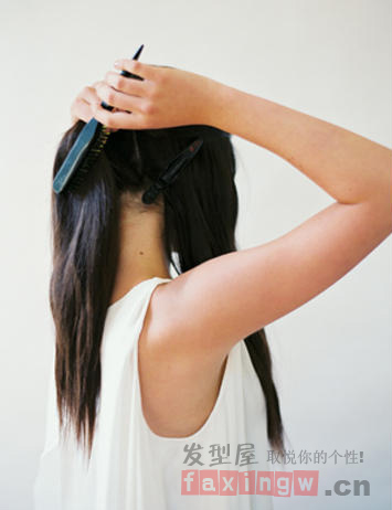 三股麻花辫扎法图解 梳出森系女神范 - 百科教