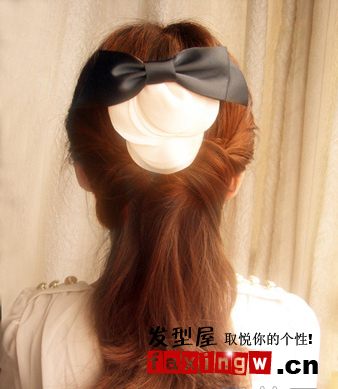 甜美<em>马尾辫</em>扎发步骤图解 打造小清新范 - 百科
