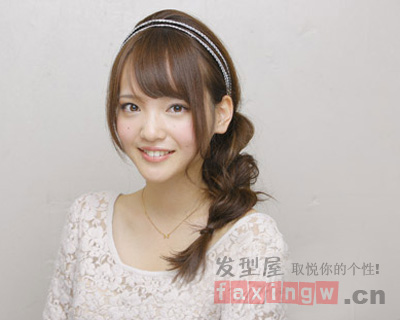 中长发怎么扎好看 日系侧边编发教程 - 百科教