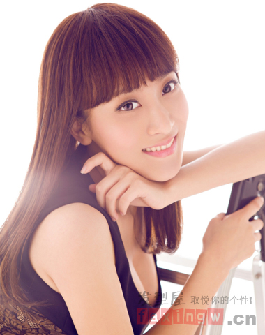 秋季减龄齐刘海<em>长发发型</em> <em>大长脸</em>变娇俏萌妹纸