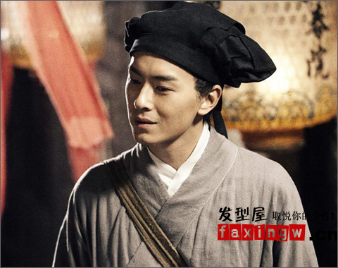 《花漾》郑元畅演俊秀乐师 飘逸古装造型酷似