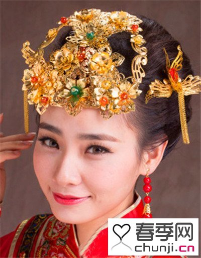 凤冠霞披下唯美的<em>中式</em>古典<em>新娘发型</em> 感受古典