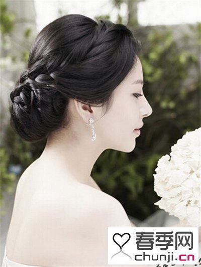 <em>2015</em>秋季婚纱照必备<em>新娘盘发</em> 优雅大气<em>盘发</em>显