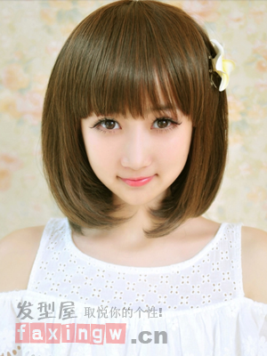 2014最新可爱波波头发型 齐刘海更显呆萌气质
