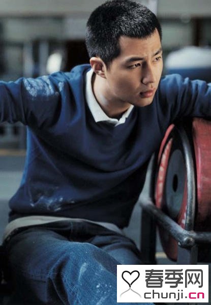 <em>男生什么</em>样的短发<em>显气质</em> 赵寅成演绎圆寸头发