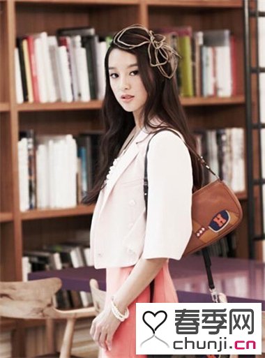 <em>国字脸女生</em>适合什么卷发<em>发型</em> 时尚中<em>长发</em>最修