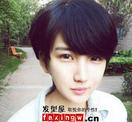 <em>头发自然卷</em>要剪短发学生头,应该先留长,还是先