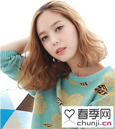 <em>2015</em>秋冬季女生流行卷发 时尚卷发让你娇艳动