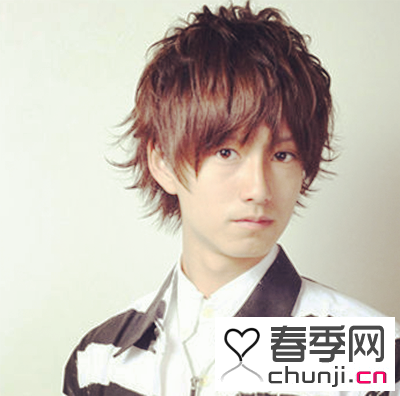 男生日韩风格烫发发型 帅气定位烫最受欢迎 - 