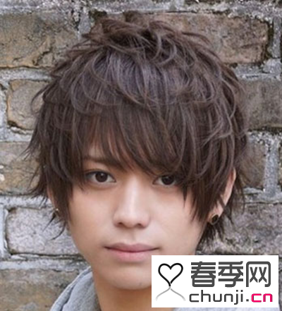 男生时尚潮流的烫发造型 帮你修饰你的小圆脸