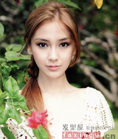 中分怎么<em>扎头发</em>好看 9种气质中分扎发清新甜美