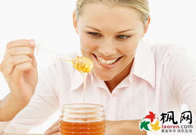 夏季喝蜂蜜的好处与禁忌 中老年保健品食用指