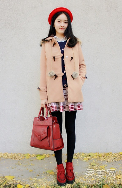 呢子大衣配裙穿 保暖优雅两不误 - 百科教程网