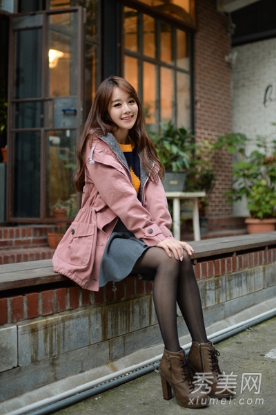 深秋淑女风格养眼 时尚<em>风衣</em>搭<em>裙子</em> - 百科教程