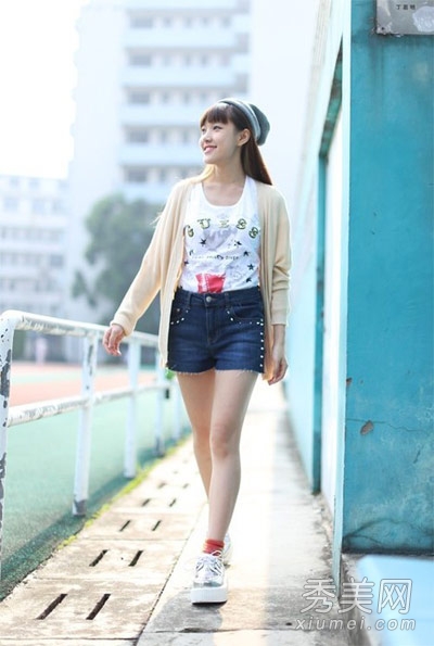 <em>针织开衫配T恤</em>+短裤 层次感混搭时髦 - 百科教