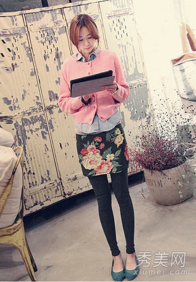 胖人穿衣搭配 <em>开衫配打底</em>裤很显瘦 - 百科教程